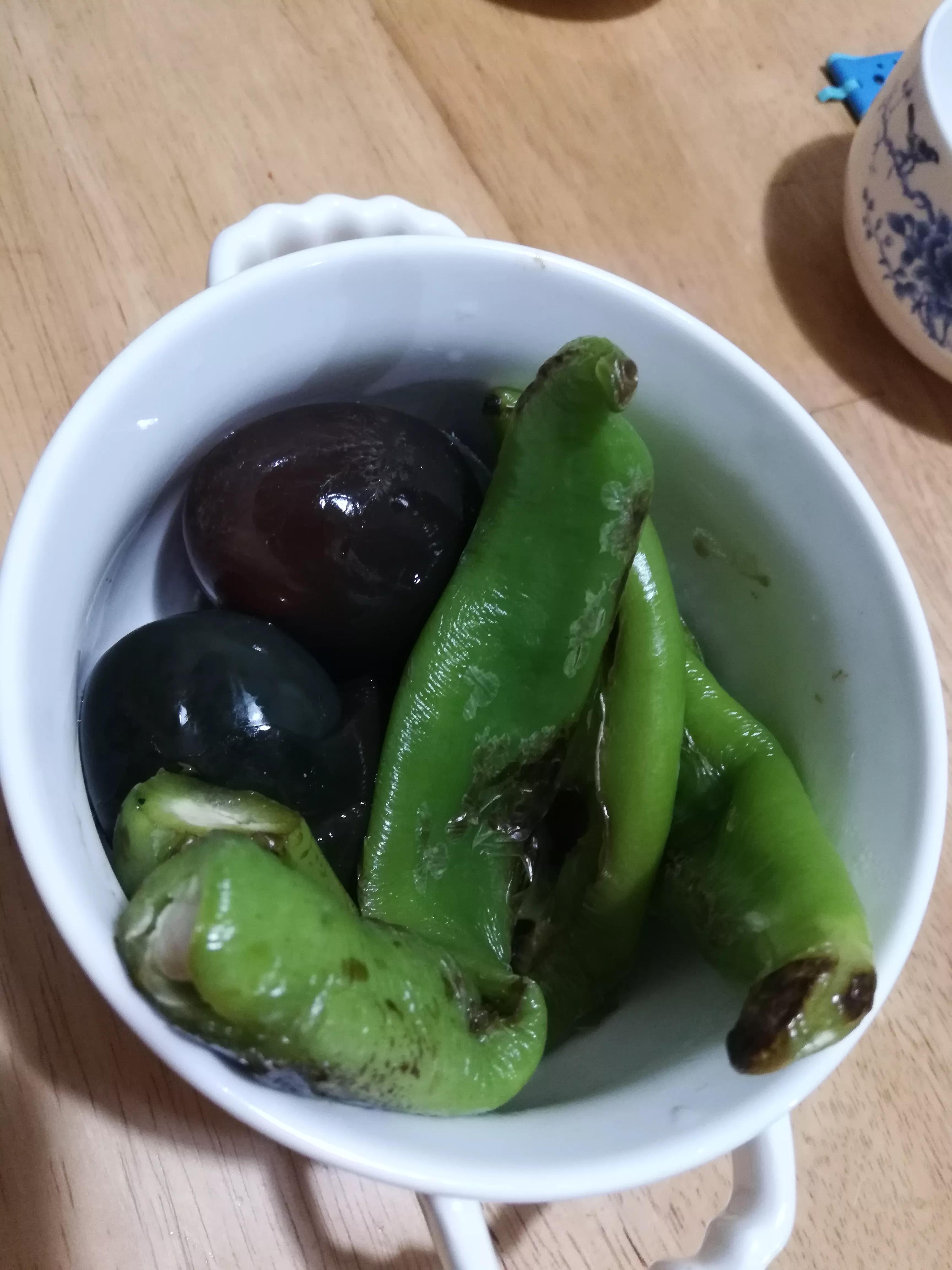 松花蛋和青椒的做法,松花蛋茄子辣椒做法