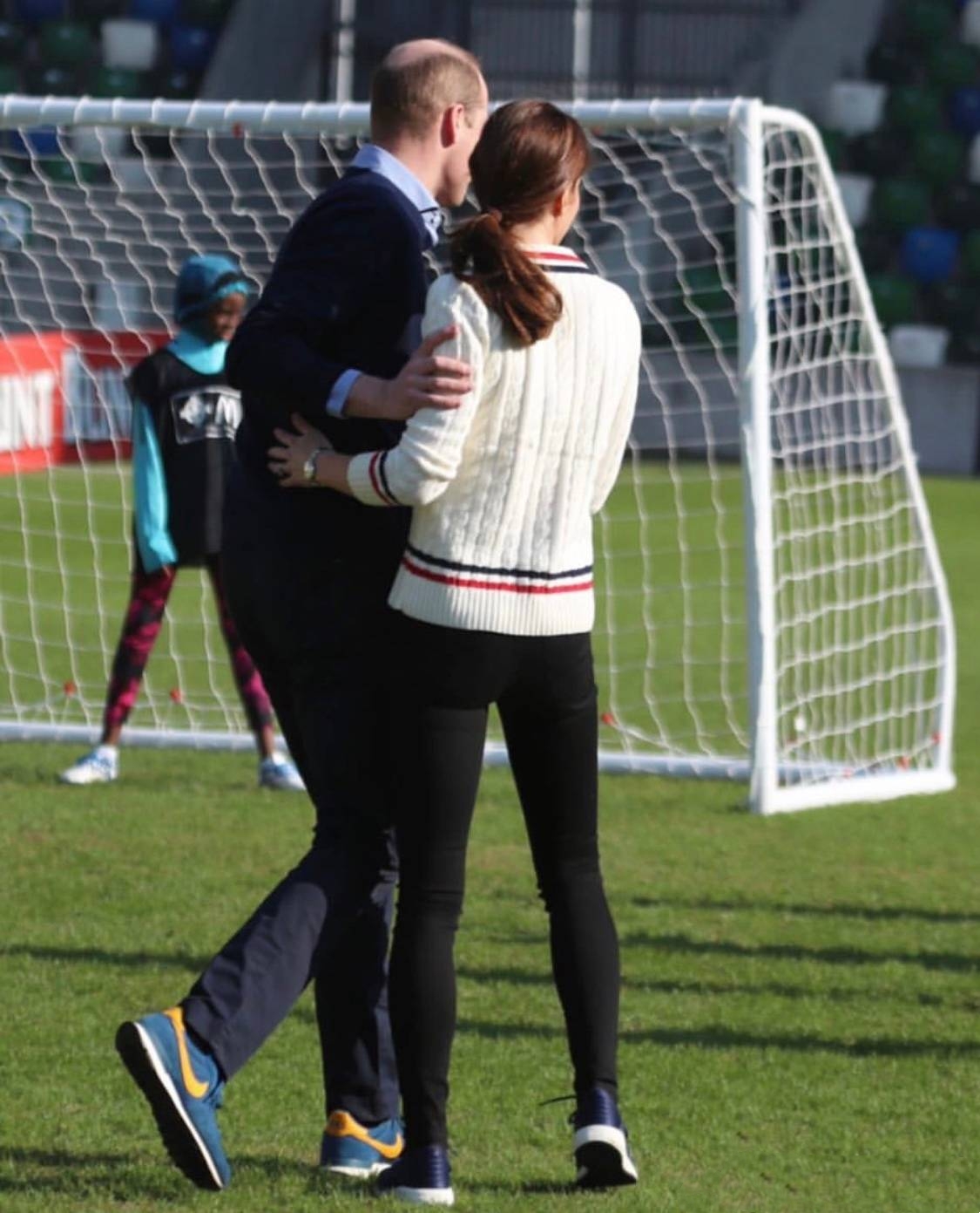 凯特穿休闲装图片,凯特穿休闲衣服露面