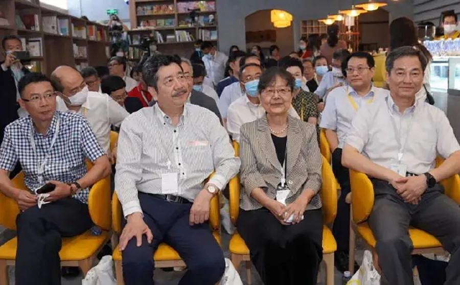 椴佽繀涓婚涔﹀簵,椴佽繀鍏堢敓涓婃捣涔﹀簵