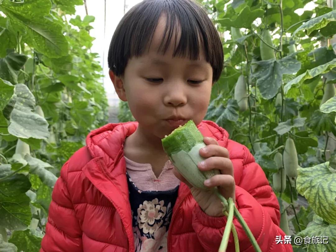 这瓜一肚子蜜汁，掰开就漏！闻着香、咬着脆、一口下去甜到醉