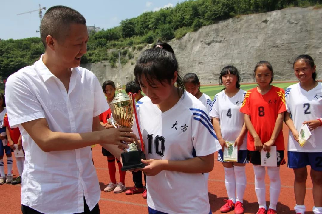 绿茵球场献爱心，少年未来可期