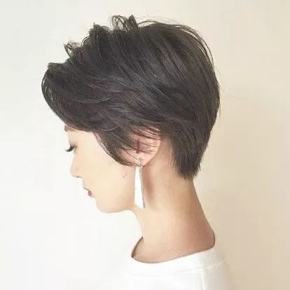 减龄气质超短发发型,女生一定要尝试的发型成熟短发