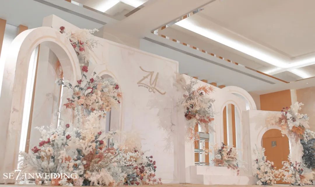 婚礼logo怎么固定在布幔,婚礼logo跟婚礼主题要色调一致嘛