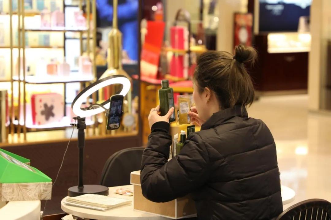 直播带货内幕真相揭秘,揭秘直播带货背后的秘密