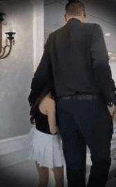 遛狗搞笑图片把主人鞋都追掉,遛狗被猫砸中