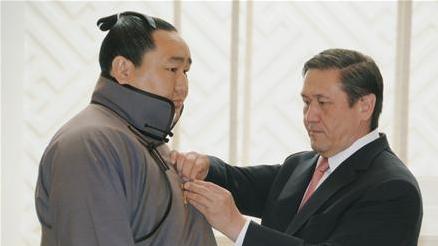 小人物的总统梦：蒙古相扑狠人朝青龙，除了摔跤还有远方