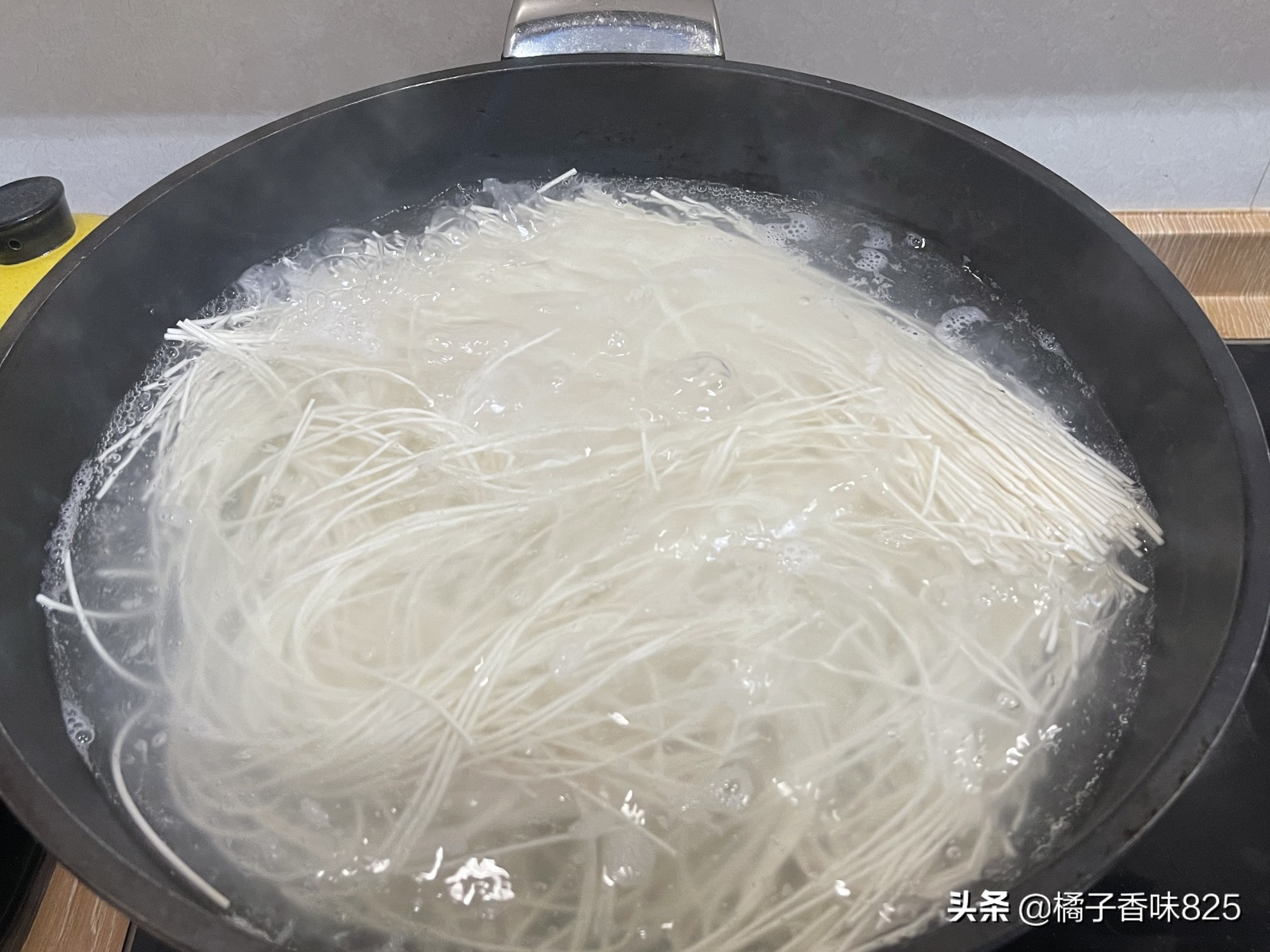 长豇豆怎么做成面食吃,豇豆和什么菜配做出来好吃