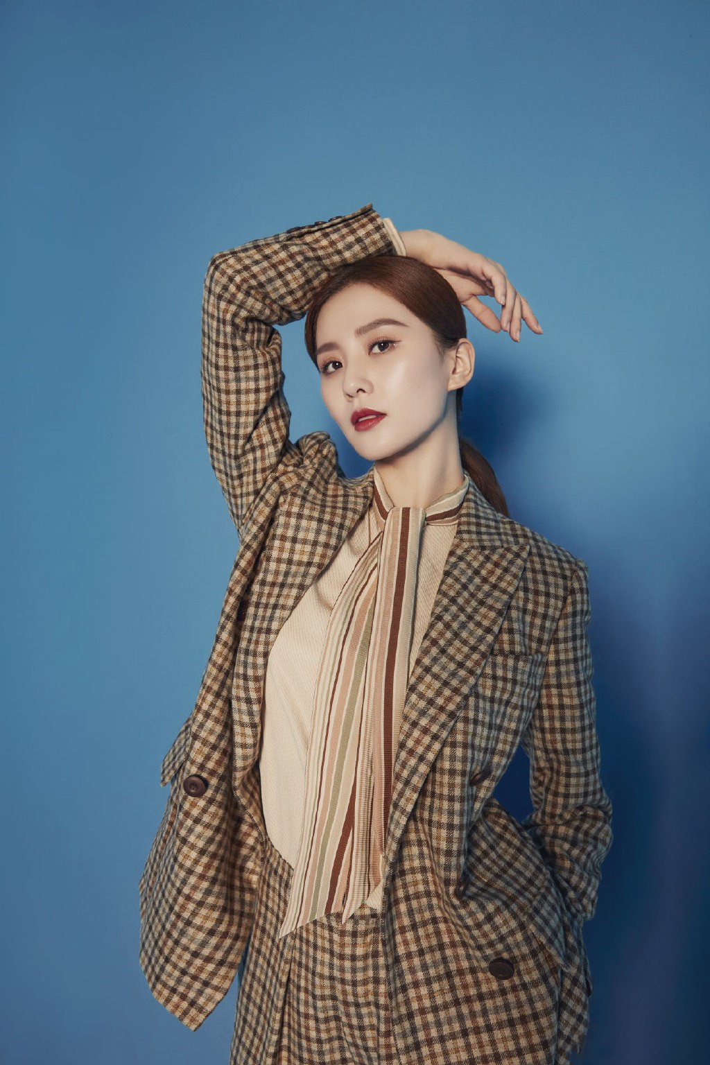 刘雯冬季羊羔毛皮衣街拍穿搭,羊绒秋冬穿搭