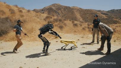 遭遇百般霸凌后，机器人竟将枪口对准人类