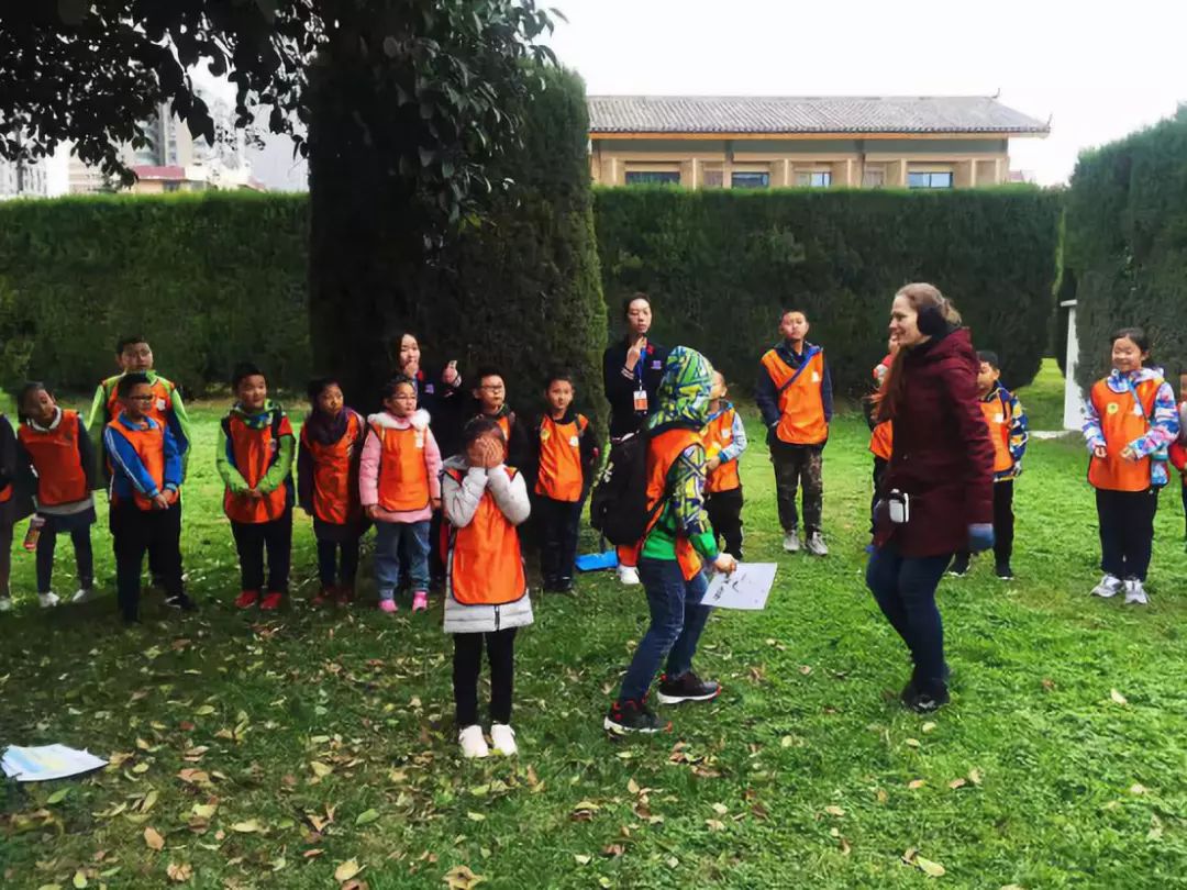 绫虫仼鍥介檯,绫虫仼鍥介檯鑻辫