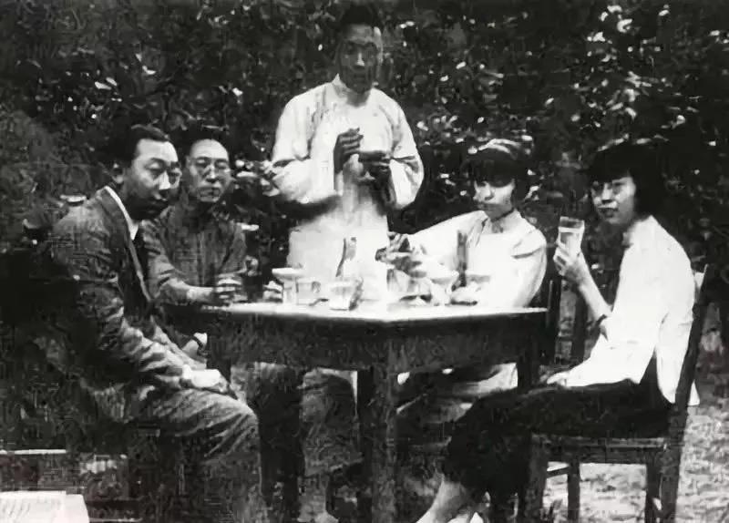 张爱玲和黄逸梵的关系,黄逸梵为啥叫张爱玲