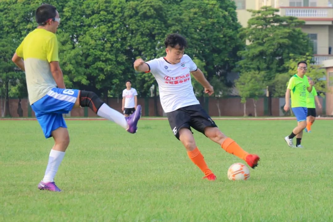 当足球之乡球队与广州高校校友冠军“豪情相遇”，你更支持谁？