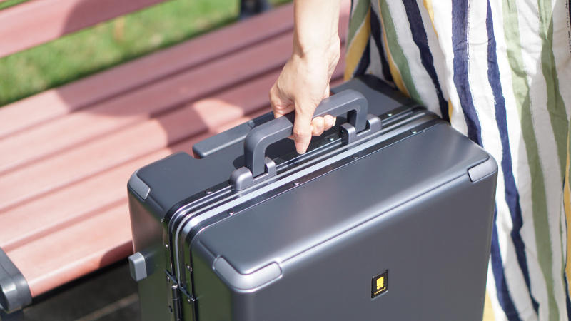 粗铝框设计，TSA密码锁，地平线8号行李箱，出差旅行好伙伴