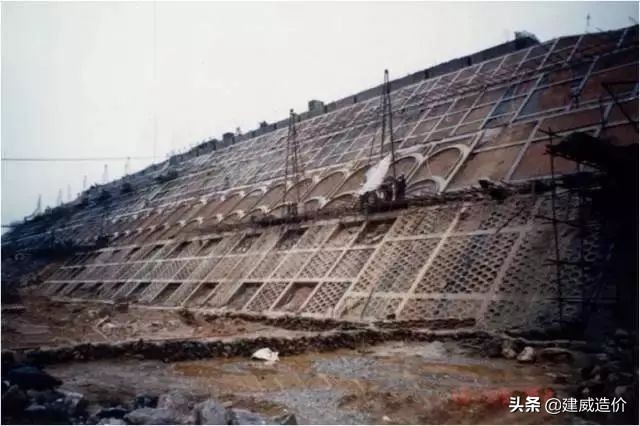 高速公路边坡支护技巧,土质高边坡支护方式建议