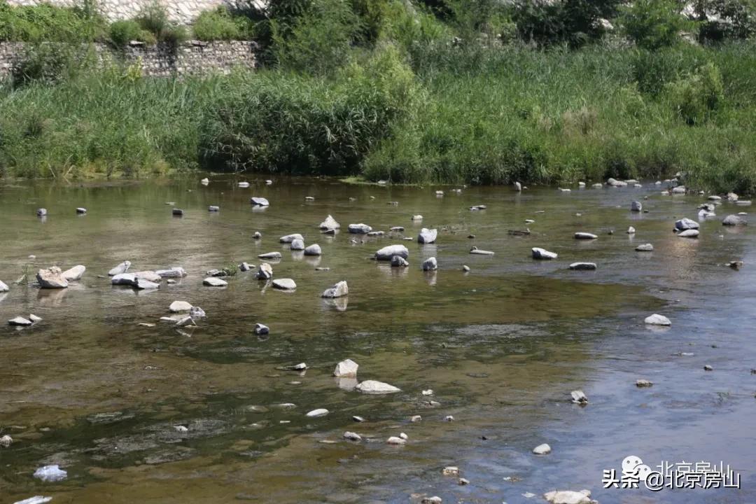 废弃的矿山正在改导致为一座公园,废弃矿坑改导致美丽公园
