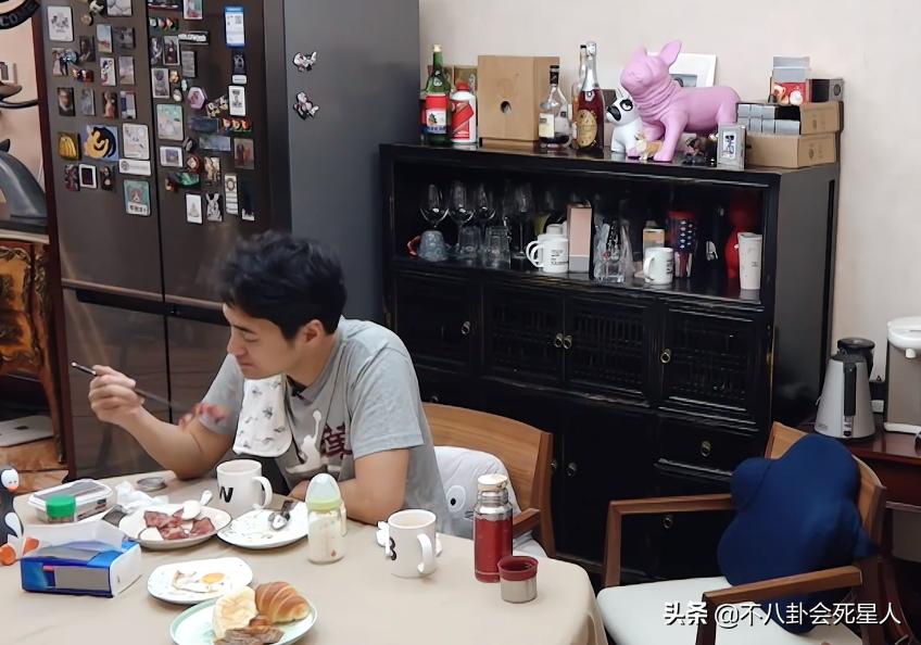 川渝女婿出名“怕老婆”，这5位男明星是典型，有的还跨国上门