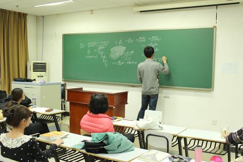 为什么睡觉的叫酒店喝酒的叫夜店,为什么喝酒的地方反而叫酒店呢