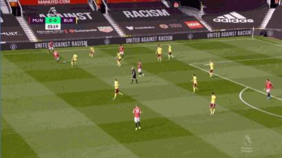 拉什福德过人名场面,拉什福德踢飞任意球过程