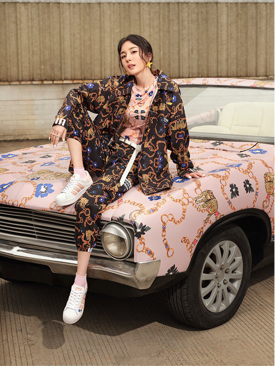 adidas韩国女明星,adidas官网杨幂同款