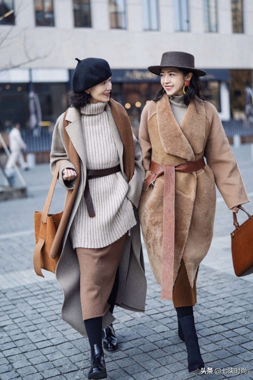 冬天不露腿怎么穿的保暖又显瘦,三木母女紫色连衣裙穿搭