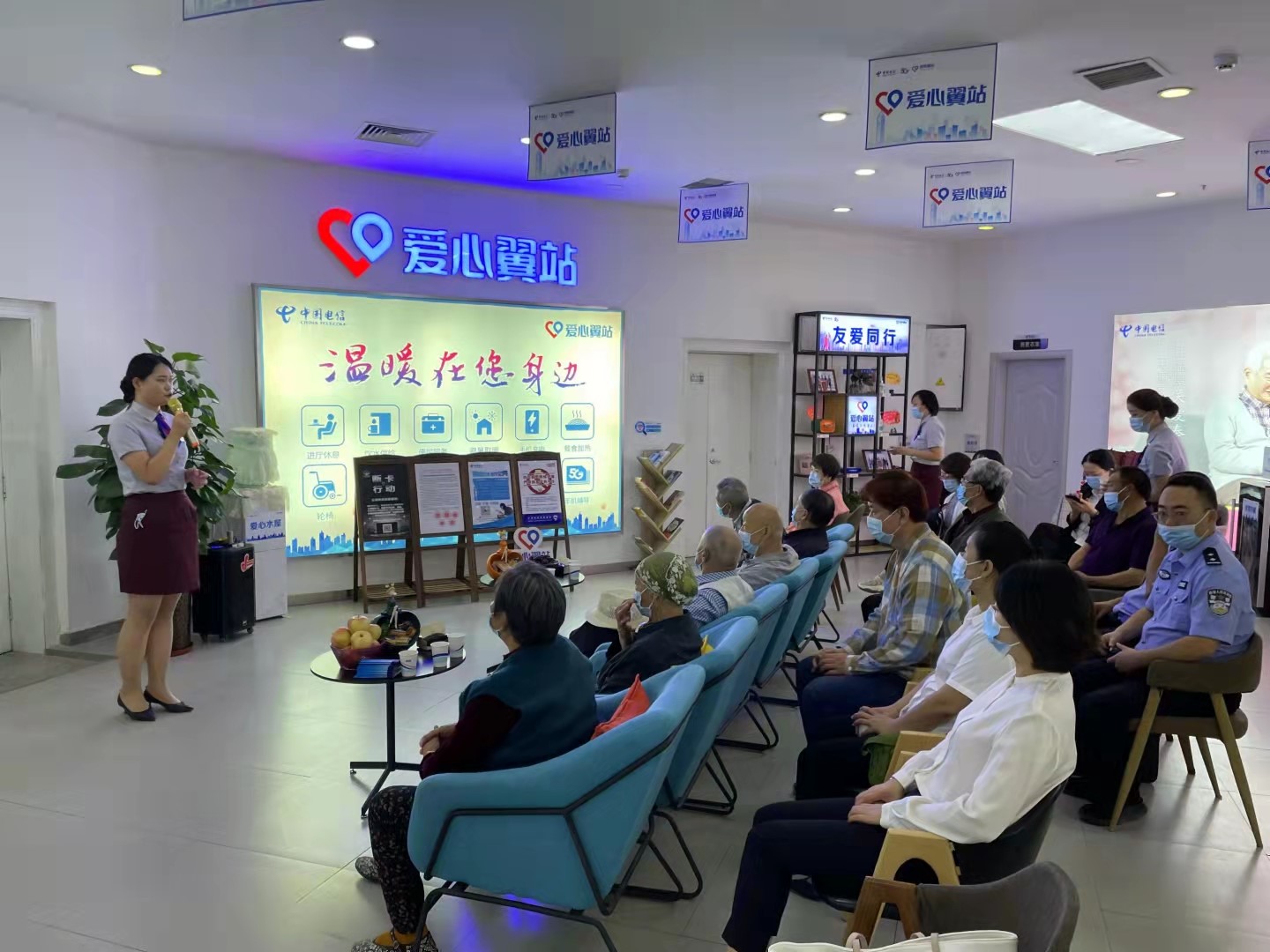 老人享用智慧新生活很难？网友：这届老baby不要太6！