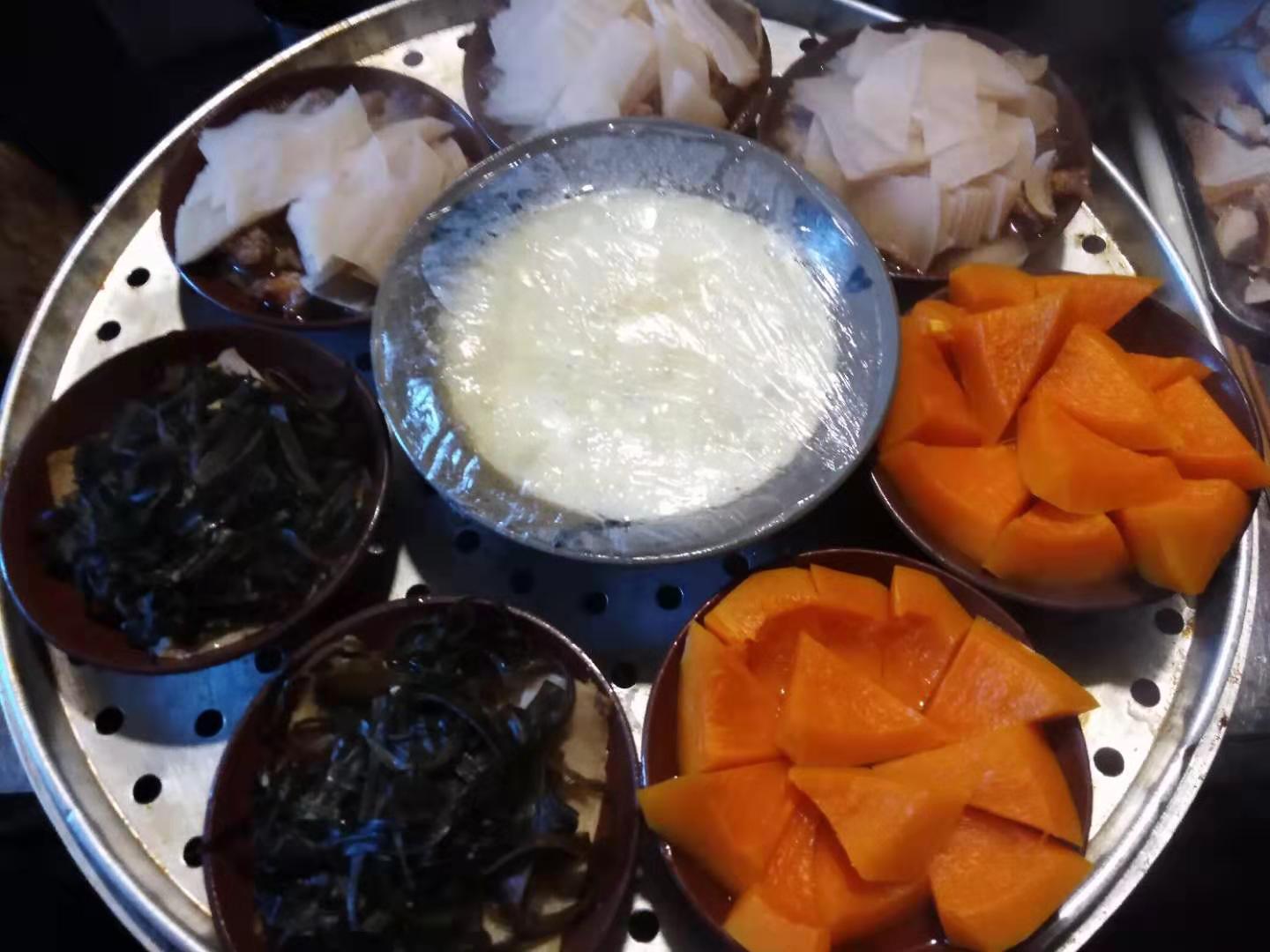 小笼粉蒸排骨十里飘香，邻里食客饱口福