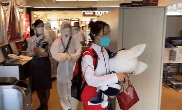 杨倩获得奥运第二枚金牌家乡恭喜,中国运动员杨倩回家