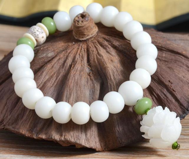 玉石手串不佩戴时如何保养,佩戴的金丝楠手串怎么保养