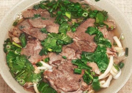 牛肉汤怎么做才能做到色香味俱全,牛肉汤怎么煮好吃又简单