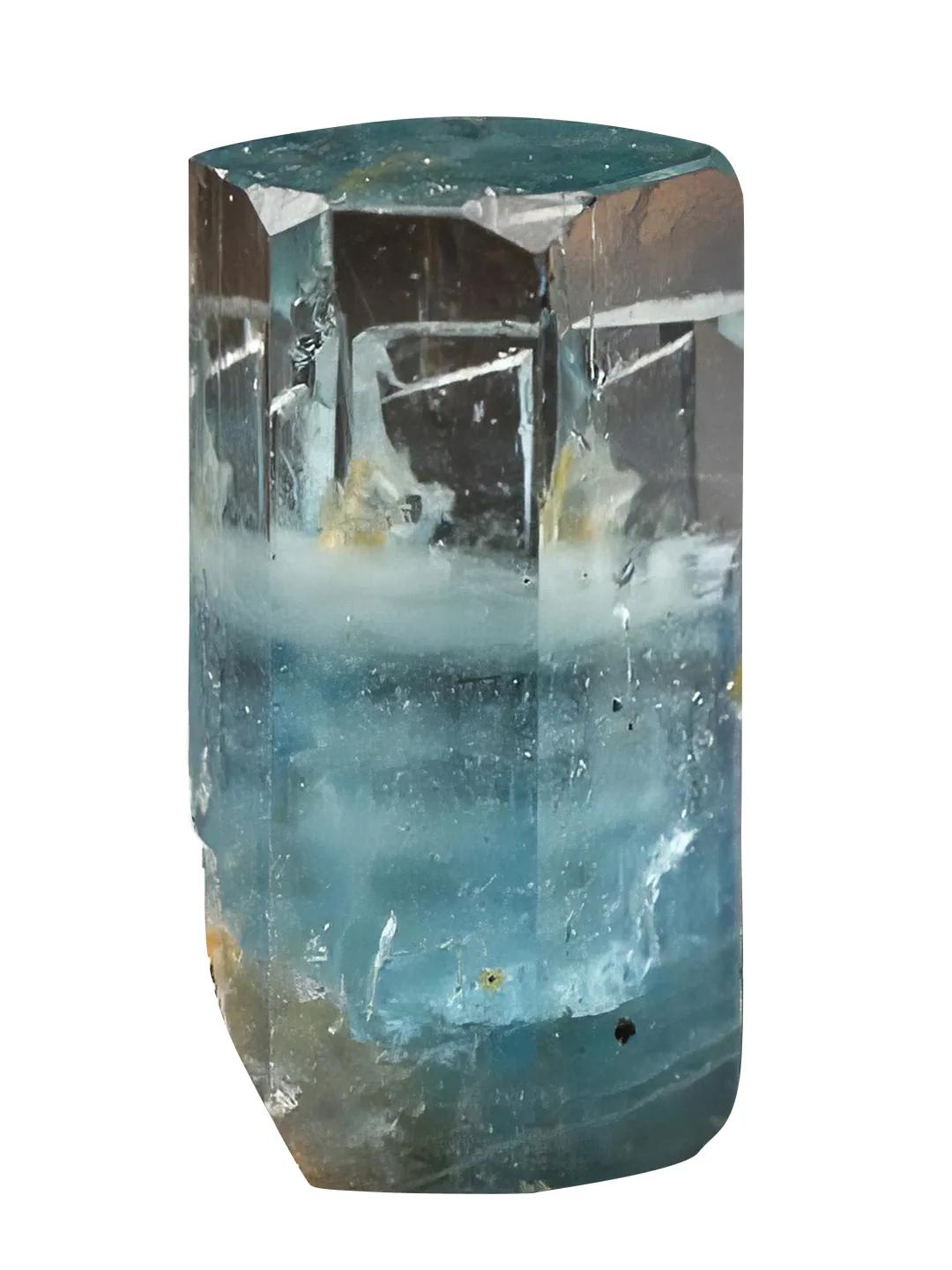 蓝宝石常见仿品及其鉴别特征,蓝宝石主要产地及鉴定方法