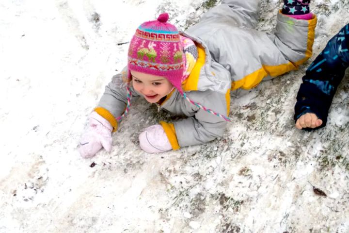 寒从脚下起孩子应不应该光脚,寒从脚生