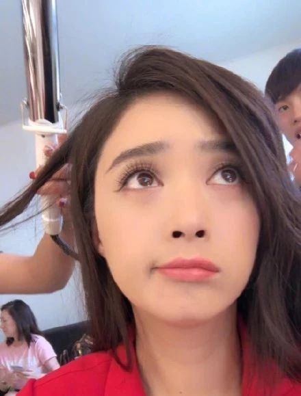 王源抽烟的相关事件引爆网络,王源在抽烟事件后的状况