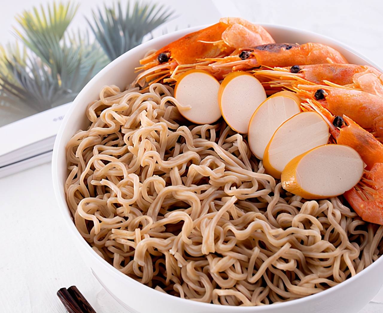 建议大家：逛超市碰到这5款方便面别犹豫，味道前所未有，很美味