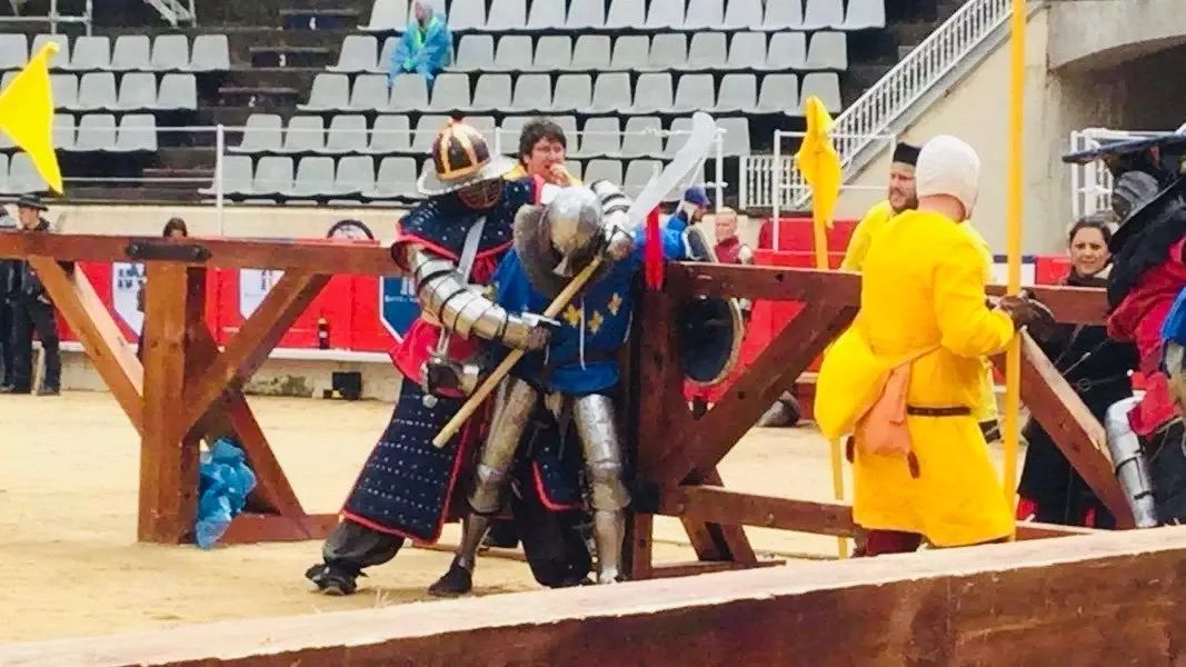 身披重甲、手握关刀，在欧洲赛场上硬刚的中国战士