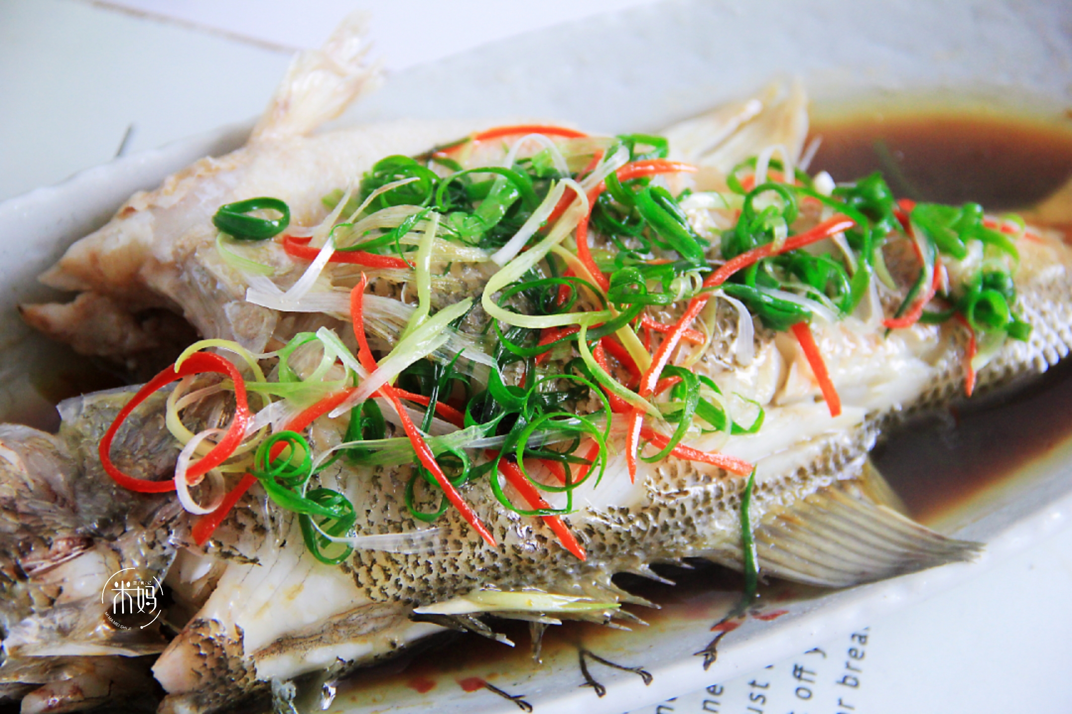 清蒸鱼的正确方法是冷水还是热水,清蒸鱼放盐腌或者直接蒸都不对