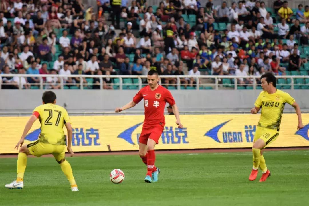 贵州恒丰主场迎战浙江绿城,耶拉维奇进球图片