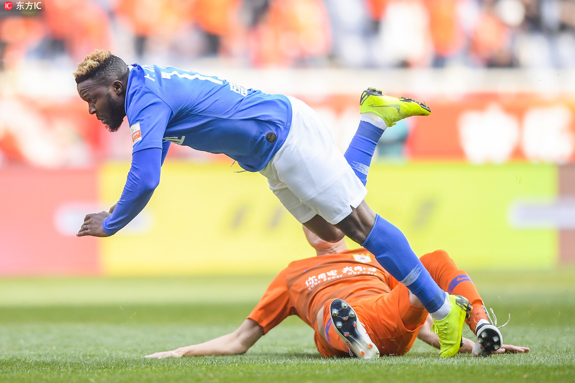 中超第二轮傅明判罚,李霄鹏谈国足失利足球比赛视频