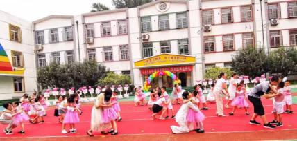 放飞梦想筑梦成长幼儿园毕业典礼,放飞梦想扬帆起航幼儿园