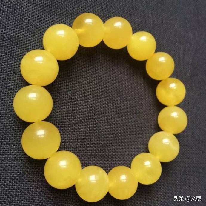 在全球掀起收藏浪潮，沉淀亿年得以形成，蜜蜡的魅力究竟在哪儿？