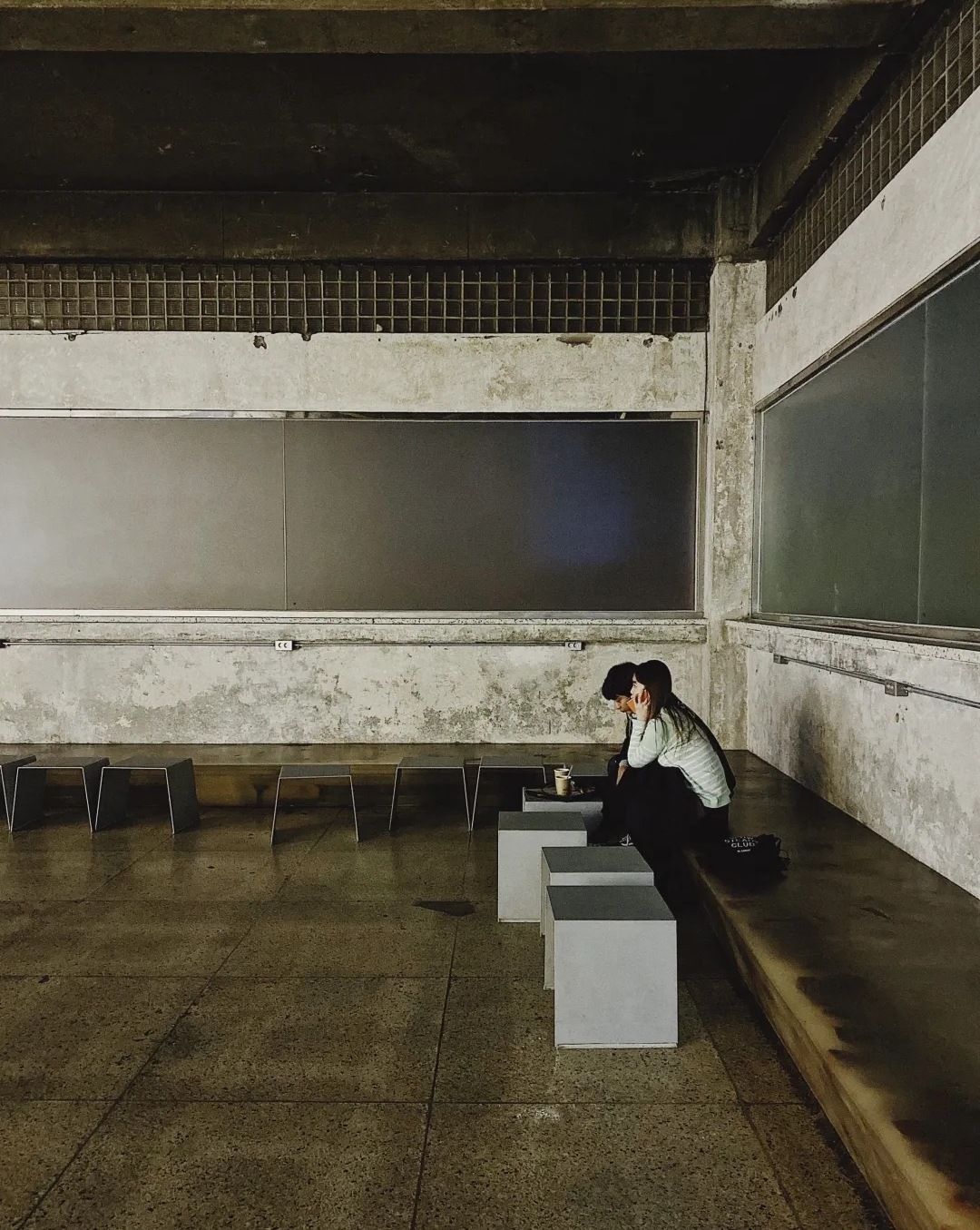 韩国网红设计师，把旧厂房改导致咖啡烘焙店，开这样的店真幸福