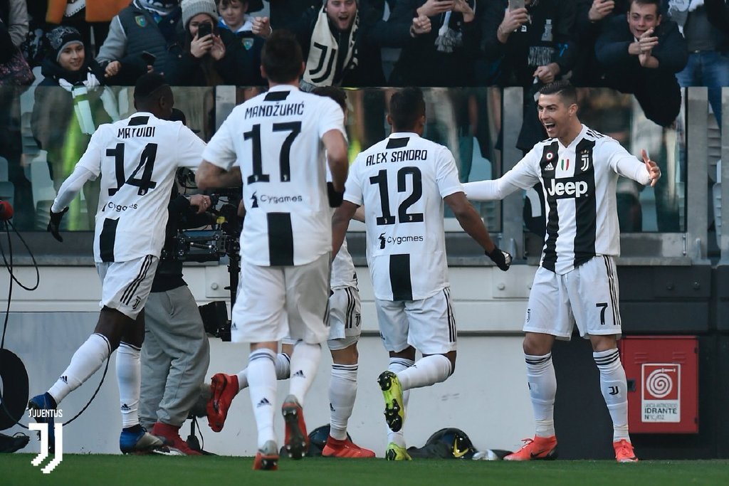 c罗假摔被皮克看穿c罗忍住了么,c罗顶住压力最后一个罚点球