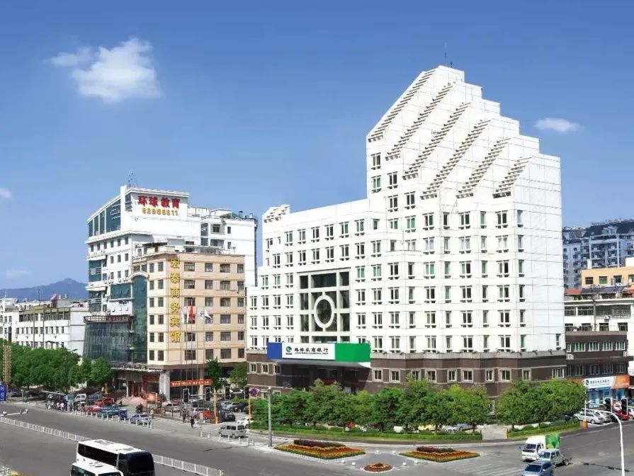 幸福道路越走越宽,幸福道路越走越宽阔