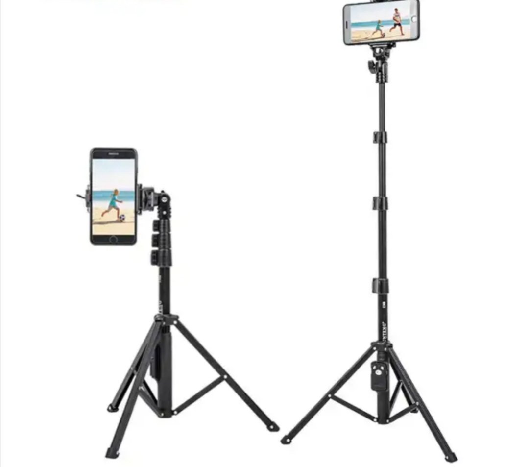 我一个人自媒体拍视频，就用自拍杆三脚架，实惠实用，分享给你