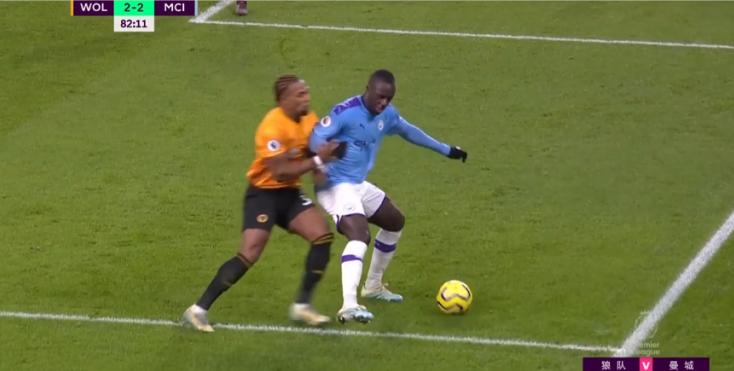 利物浦曼城法比尼奥犯规,利物浦vs曼城多库被犯规