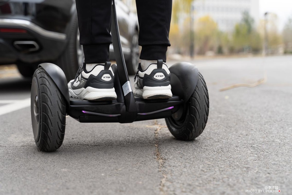 9号平衡车体验：不仅仅是年轻人的酷乐玩具