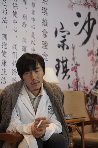 它拍出了盲人难以启齿的“性”，获奖无数，却连本钱都没有收回来