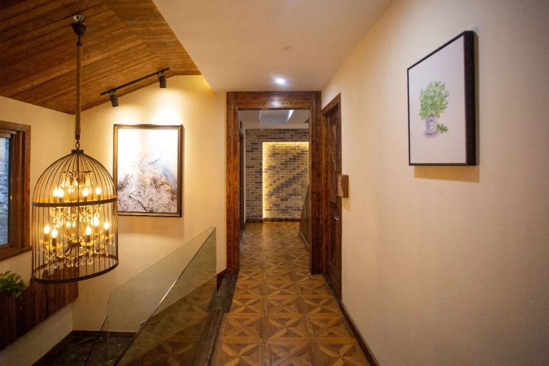 十大悬崖玻璃栈道景点,有瀑布有山还有玻璃栈道的景区