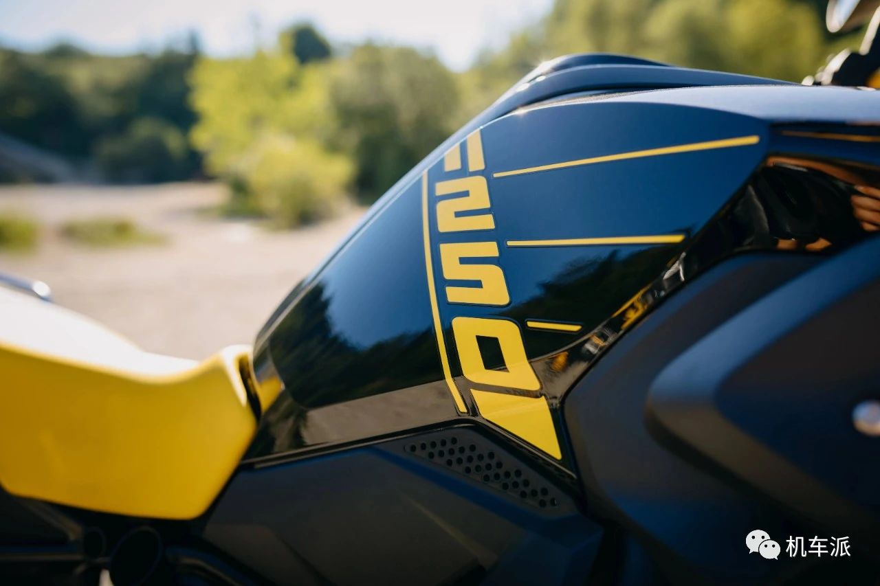 宝马2021款g310r舒适版,宝马g310gs漫画图