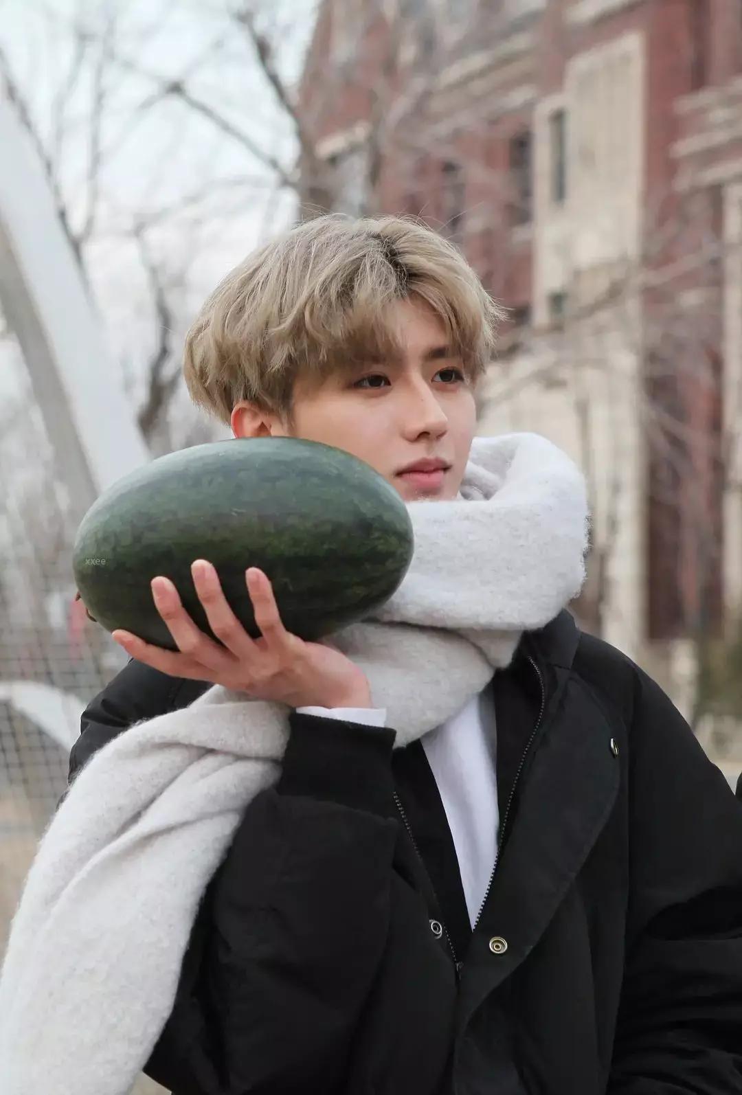 土味应援可以有多土？一言不合送“全套服务”，让爱豆瑟瑟发抖…