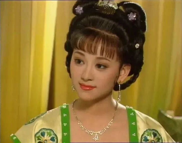 古装剧中好看的妆发服装,古装剧中令你印象深刻的妆发造型